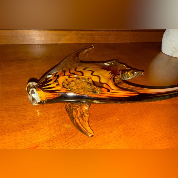 MURANO Artistic Glass Fish Sculpture in Amber and Black. 4’ X 5’. - Picture 5 of 14